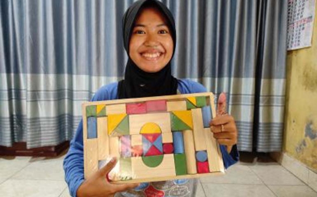 Kisah Inspiratif Enggar, Memacu Sensorik Anak Lewat Wooden Toys