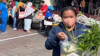 Selama Ramadan, Bank Jateng Tiap Rabu Bagikan Sayur Secara Gratis untuk Warga Semarang