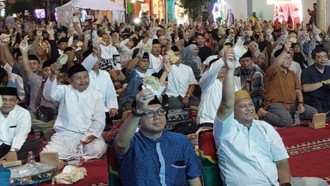 Catatkan Sejarah Baru, Ribuan Warga Purbalingga Ikuti Buka Puasa Menu Mendoan 