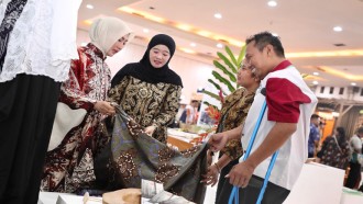 Dekranasda Jateng Terus Dampingi Pengrajin Lokal Guna Genjot Produk Busana Tembus Pasar Global